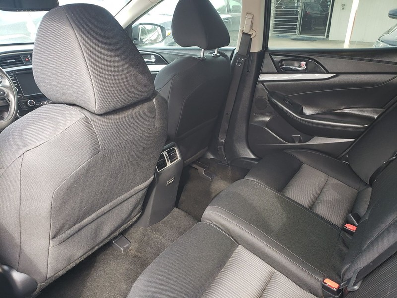 Nissan Maxima Vehicle Full-screen Gallery Image 08