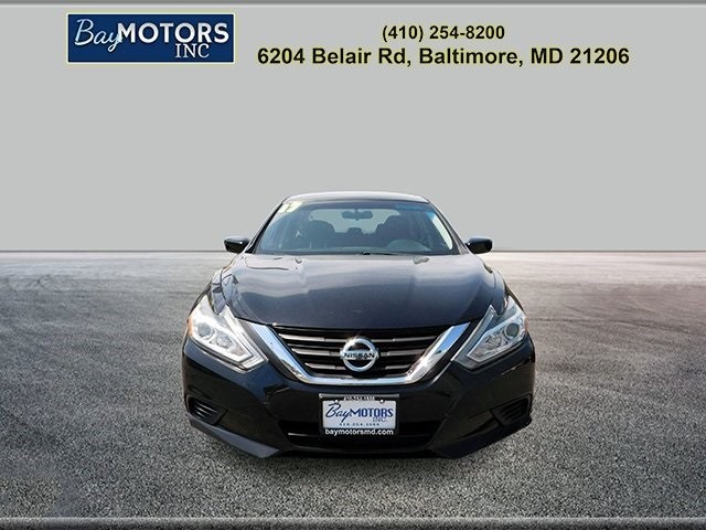 Nissan Altima Vehicle Full-screen Gallery Image 2