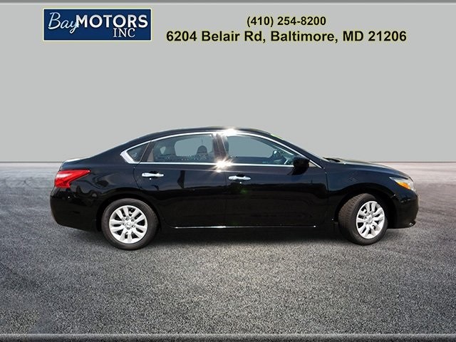 Nissan Altima Vehicle Full-screen Gallery Image 3