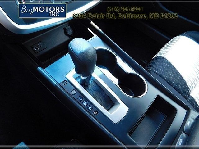 Nissan Altima Vehicle Full-screen Gallery Image 17