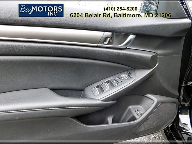 Honda Accord Sedan Vehicle Full-screen Gallery Image 11