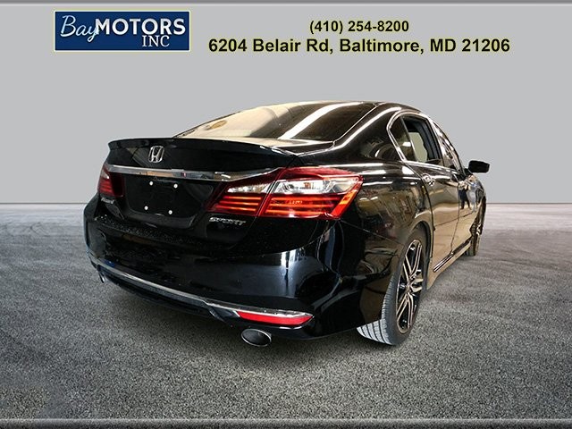 Honda Accord Sedan Vehicle Full-screen Gallery Image 2