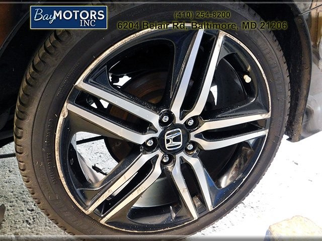 Honda Accord Sedan Vehicle Full-screen Gallery Image 3