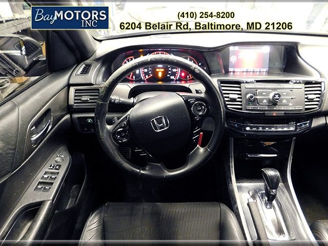 Honda Accord Sedan Vehicle Full-screen Gallery Image 5