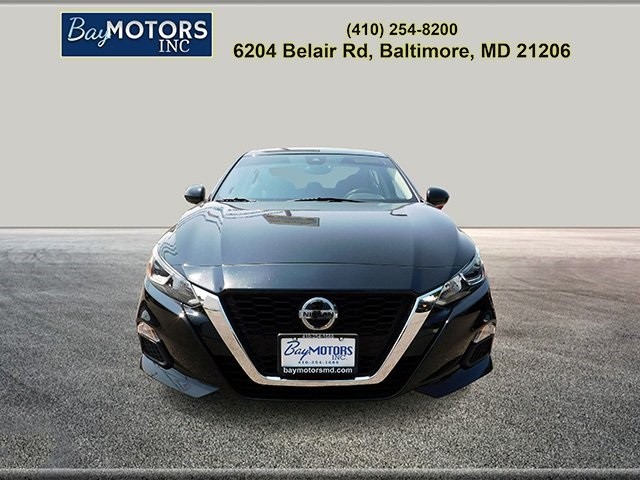 Nissan Altima Vehicle Full-screen Gallery Image 3