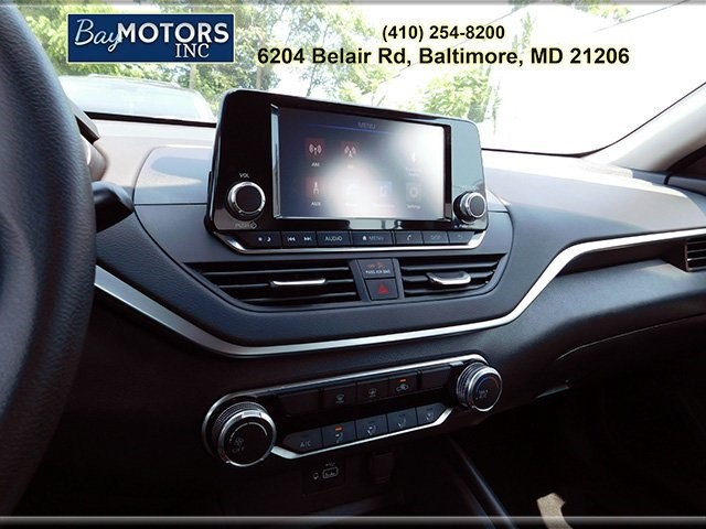 Nissan Altima Vehicle Full-screen Gallery Image 14