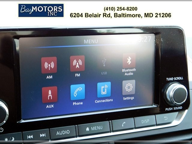 Nissan Altima Vehicle Full-screen Gallery Image 15