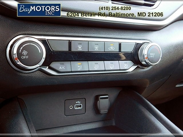 Nissan Altima Vehicle Full-screen Gallery Image 17
