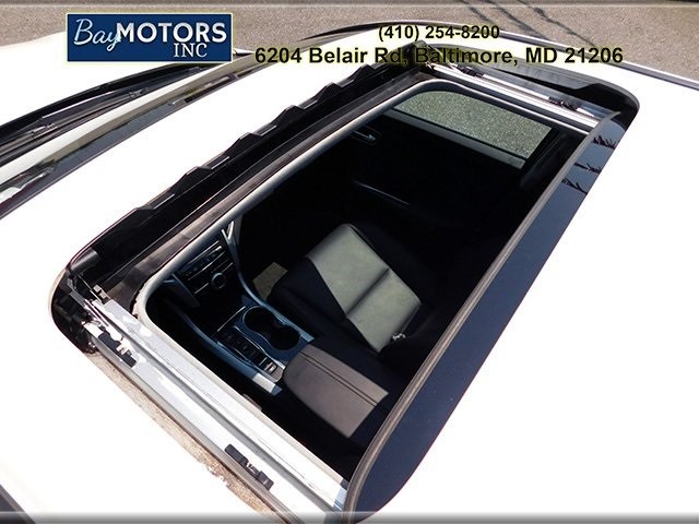 Acura TLX Vehicle Full-screen Gallery Image 8