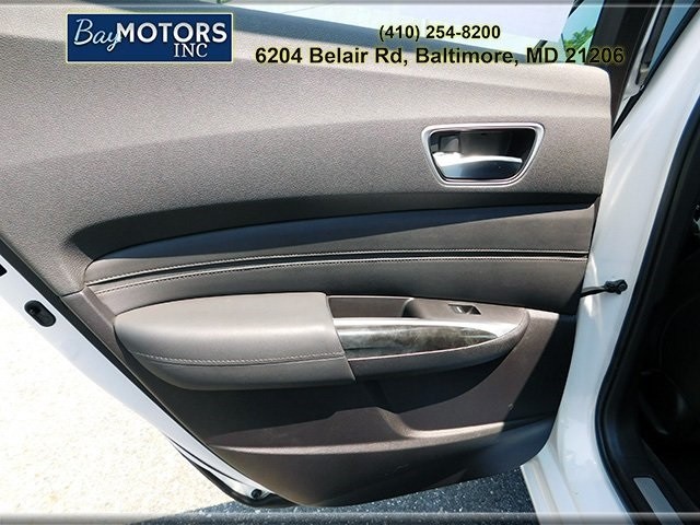 Acura TLX Vehicle Full-screen Gallery Image 9