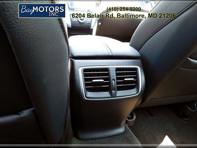 Acura TLX Vehicle Full-screen Gallery Image 11