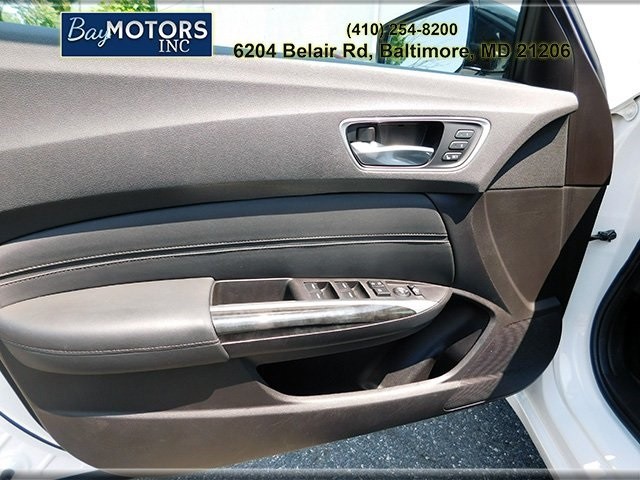 Acura TLX Vehicle Full-screen Gallery Image 13