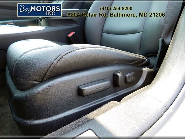 Acura TLX Vehicle Full-screen Gallery Image 16