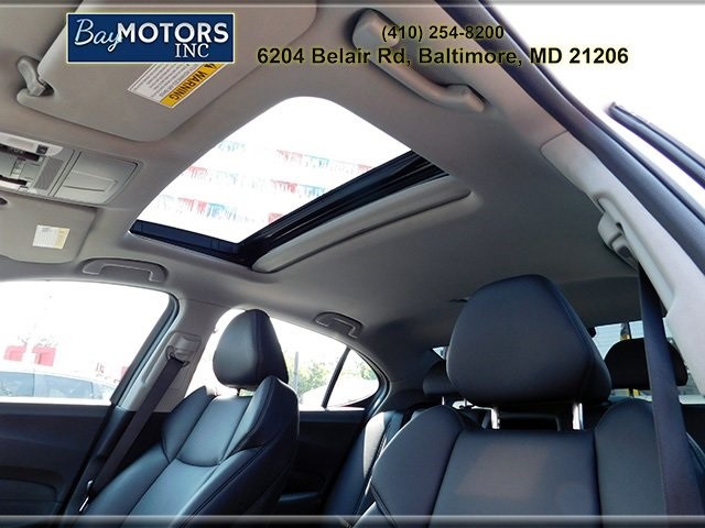 Acura TLX Vehicle Full-screen Gallery Image 17
