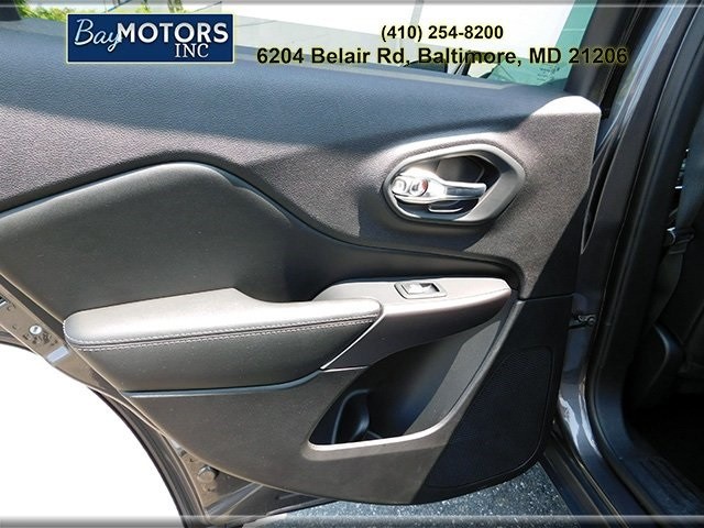 Jeep Cherokee Vehicle Full-screen Gallery Image 11