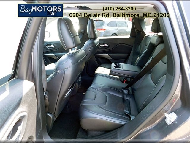 Jeep Cherokee Vehicle Full-screen Gallery Image 12