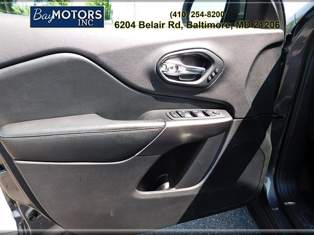 Jeep Cherokee Vehicle Full-screen Gallery Image 15
