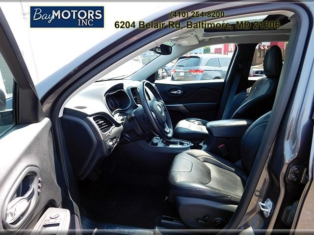 Jeep Cherokee Vehicle Full-screen Gallery Image 16