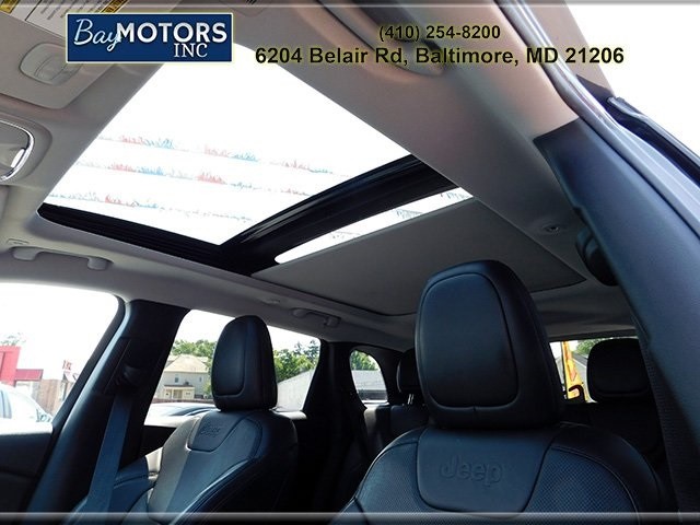 Jeep Cherokee Vehicle Full-screen Gallery Image 18