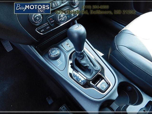 Jeep Cherokee Vehicle Full-screen Gallery Image 22