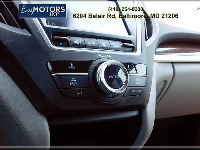 Acura MDX Vehicle Full-screen Gallery Image 22