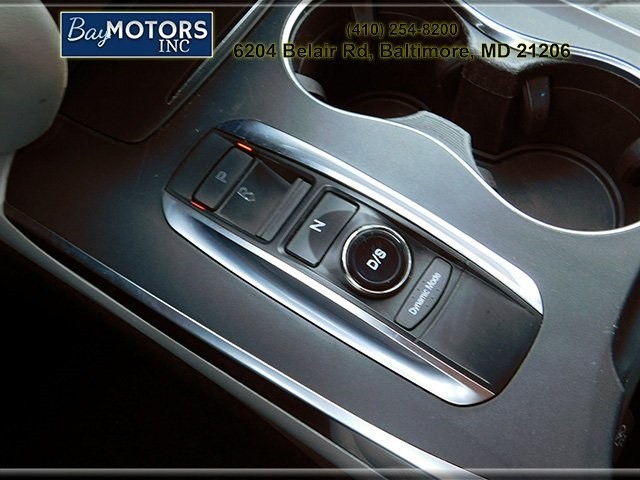 Acura MDX Vehicle Full-screen Gallery Image 23