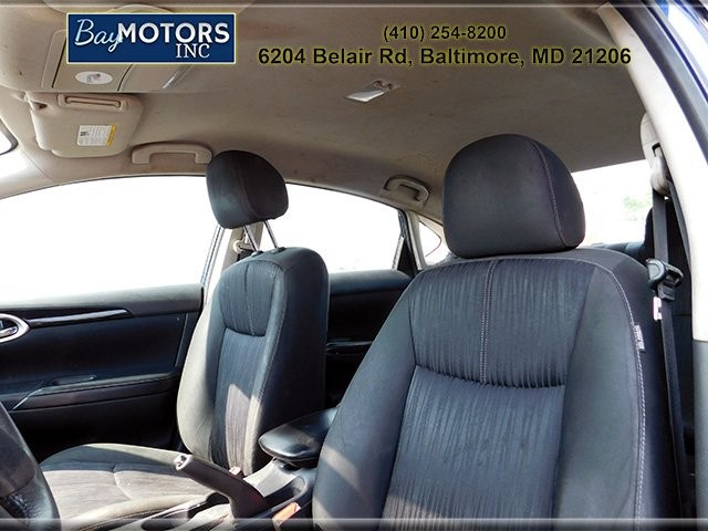 Nissan Sentra Vehicle Full-screen Gallery Image 5