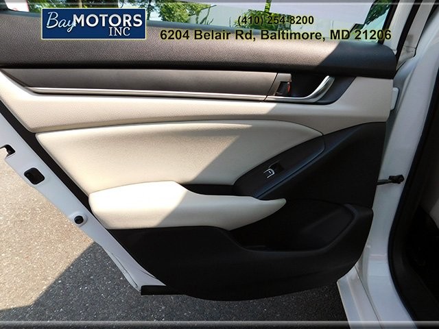 Honda Accord Sedan Vehicle Full-screen Gallery Image 8