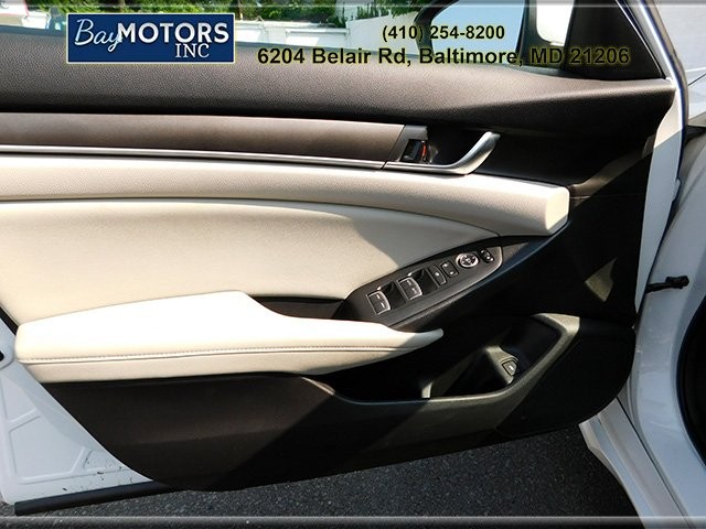 Honda Accord Sedan Vehicle Full-screen Gallery Image 11