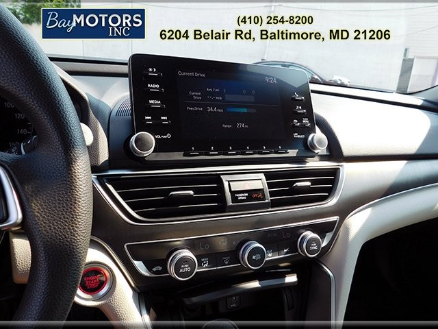 Honda Accord Sedan Vehicle Full-screen Gallery Image 14