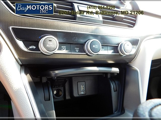 Honda Accord Sedan Vehicle Full-screen Gallery Image 16