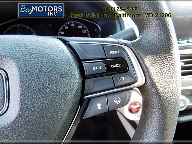 Honda Accord Sedan Vehicle Full-screen Gallery Image 18