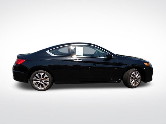 Honda Accord Coupe Vehicle Full-screen Gallery Image 4