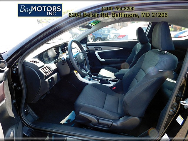 Honda Accord Coupe Vehicle Full-screen Gallery Image 8