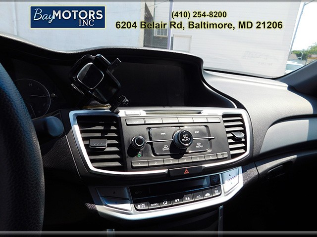 Honda Accord Coupe Vehicle Full-screen Gallery Image 11