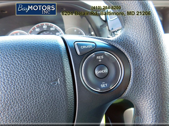 Honda Accord Coupe Vehicle Full-screen Gallery Image 14