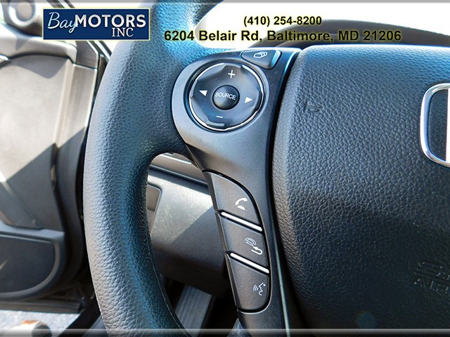 Honda Accord Coupe Vehicle Full-screen Gallery Image 15