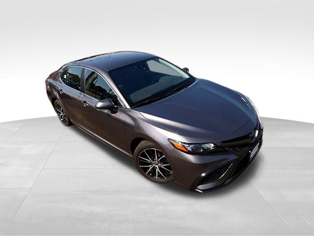 Toyota Camry Vehicle Full-screen Gallery Image 2