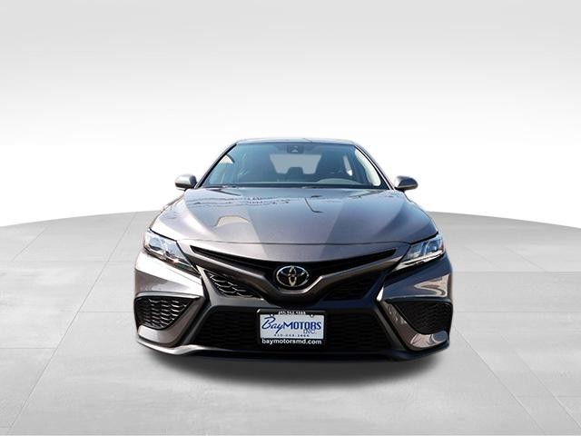 Toyota Camry Vehicle Full-screen Gallery Image 3