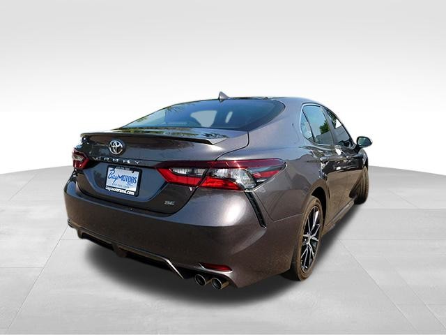 Toyota Camry Vehicle Full-screen Gallery Image 5