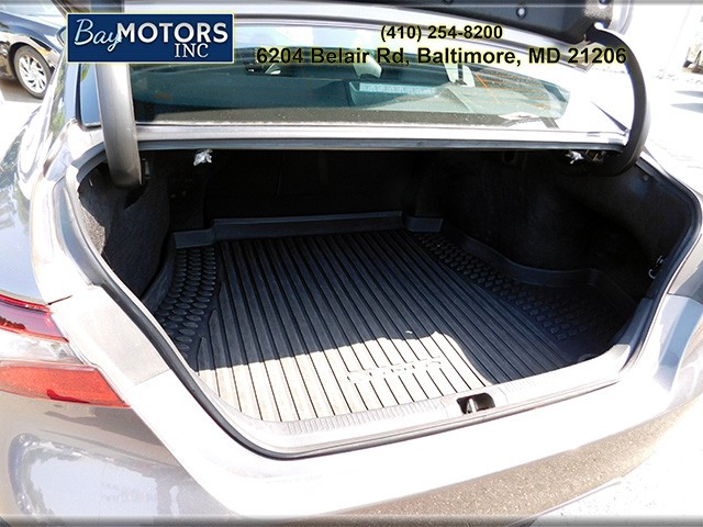 Toyota Camry Vehicle Full-screen Gallery Image 7