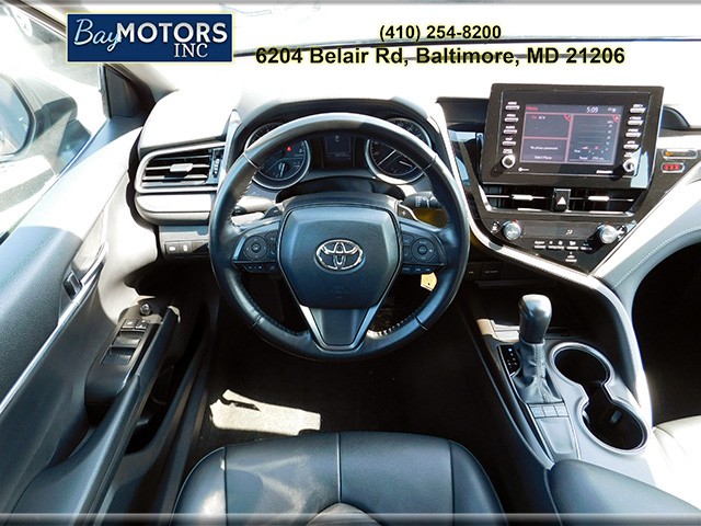 Toyota Camry Vehicle Full-screen Gallery Image 10