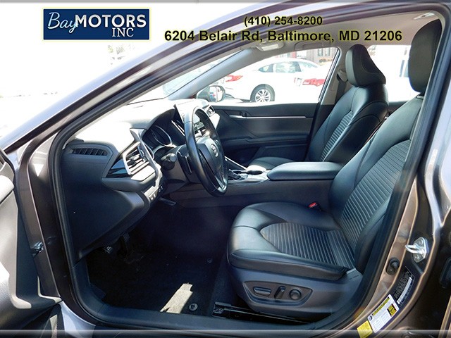 Toyota Camry Vehicle Full-screen Gallery Image 12