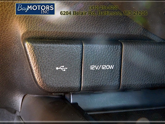 Toyota Camry Vehicle Full-screen Gallery Image 16