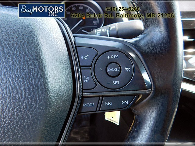 Toyota Camry Vehicle Full-screen Gallery Image 18