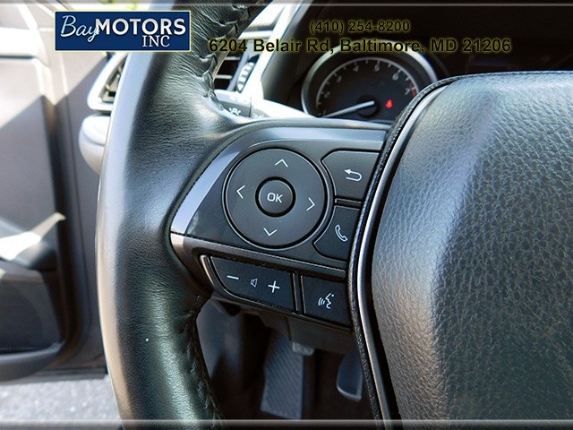 Toyota Camry Vehicle Full-screen Gallery Image 19