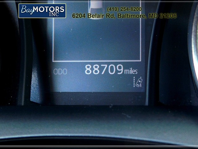 Toyota Camry Vehicle Full-screen Gallery Image 20