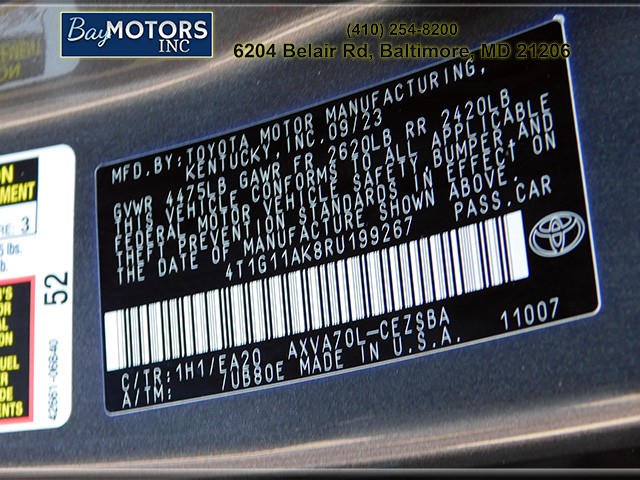 Toyota Camry Vehicle Full-screen Gallery Image 22