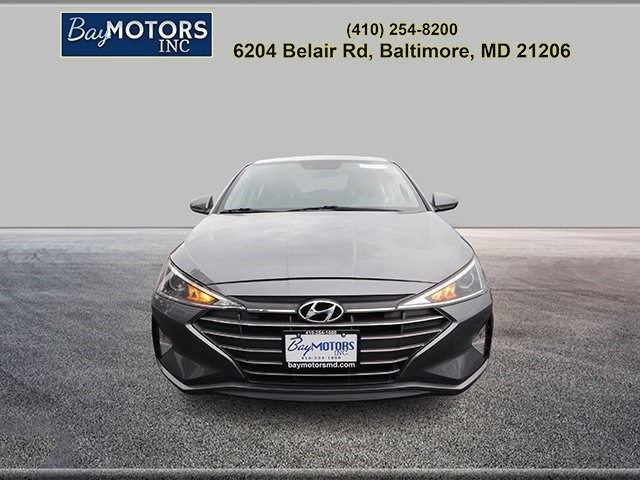 Hyundai Elantra Vehicle Full-screen Gallery Image 3