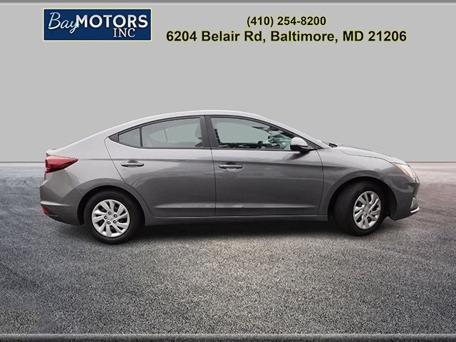 Hyundai Elantra Vehicle Full-screen Gallery Image 4